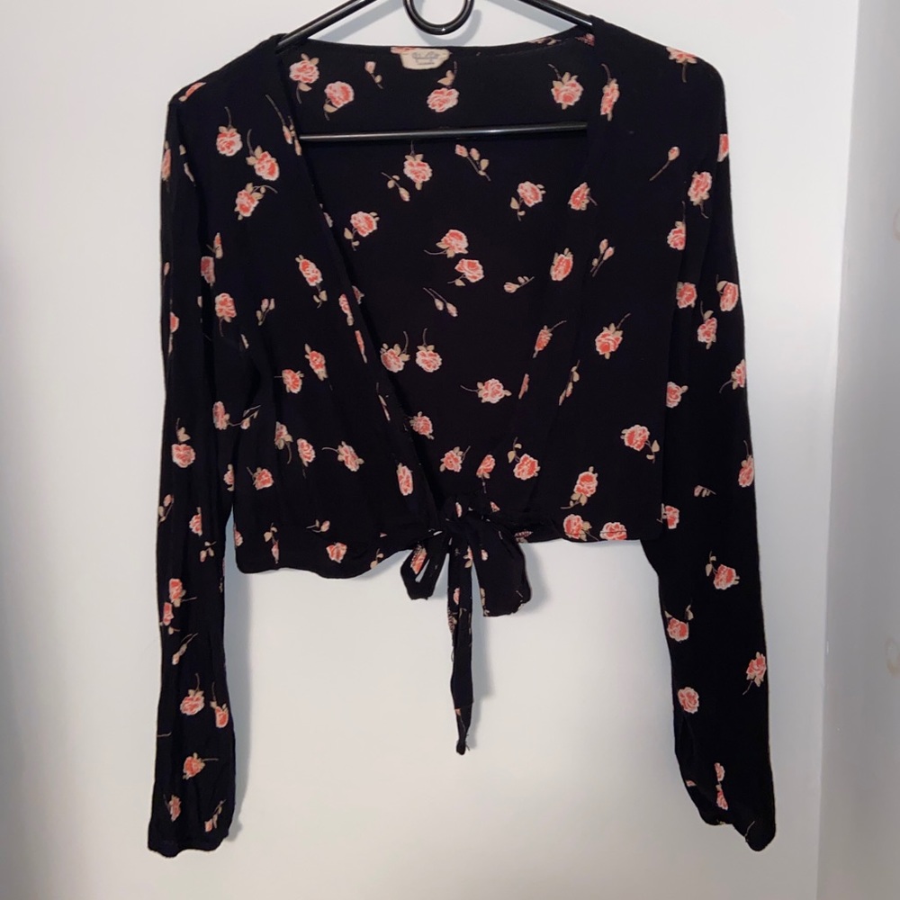 Brandy Melville Tie in the Front Crop Top